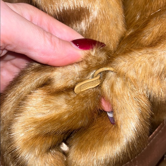 Calvin Klein Honey Gold Faux Fur Vest NWT 
Belt collar longline pockets luxury - Picture 11 of 12
